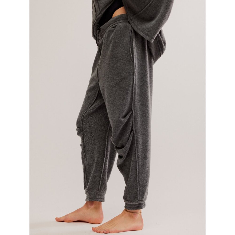 🎉LAST CHANCE🎉 FREE PEOPLE Day Off Fleece Joggers / Washed Black - Picture 3 of 6